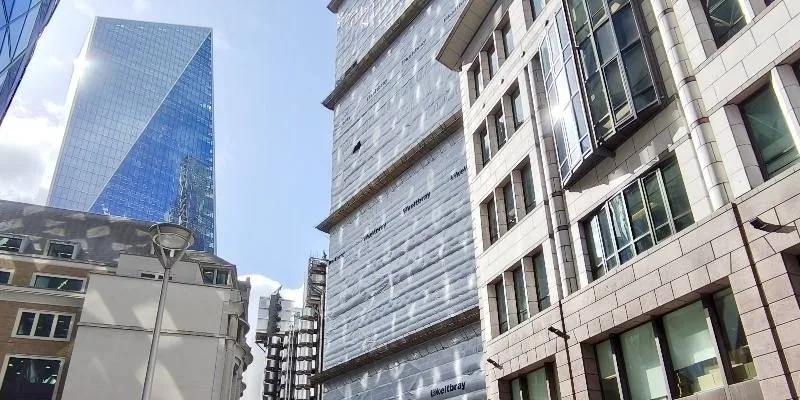 大楼的入口和正面。