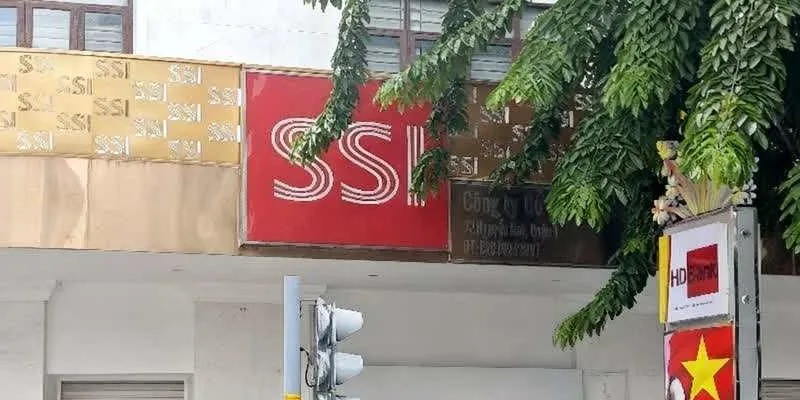 大楼的入口和正面。