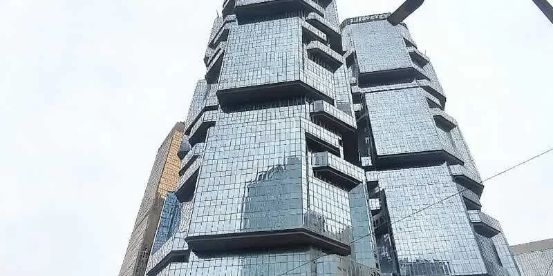 大楼的入口和正面。