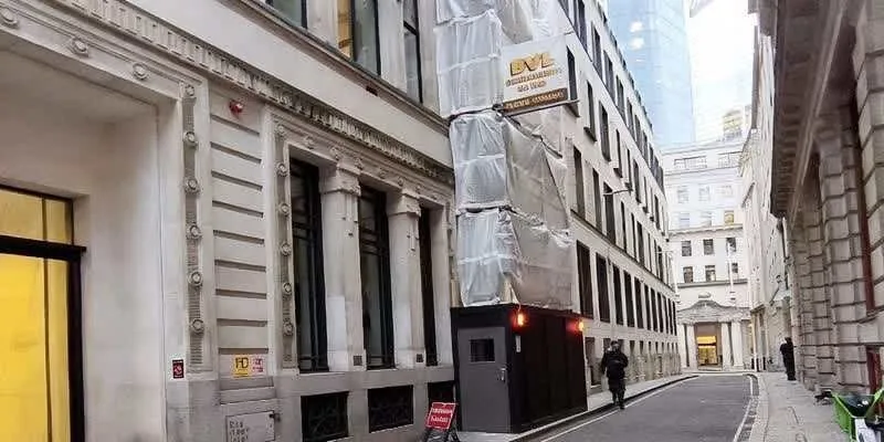 大楼的入口和正面。