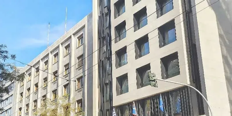 大楼的入口和正面。