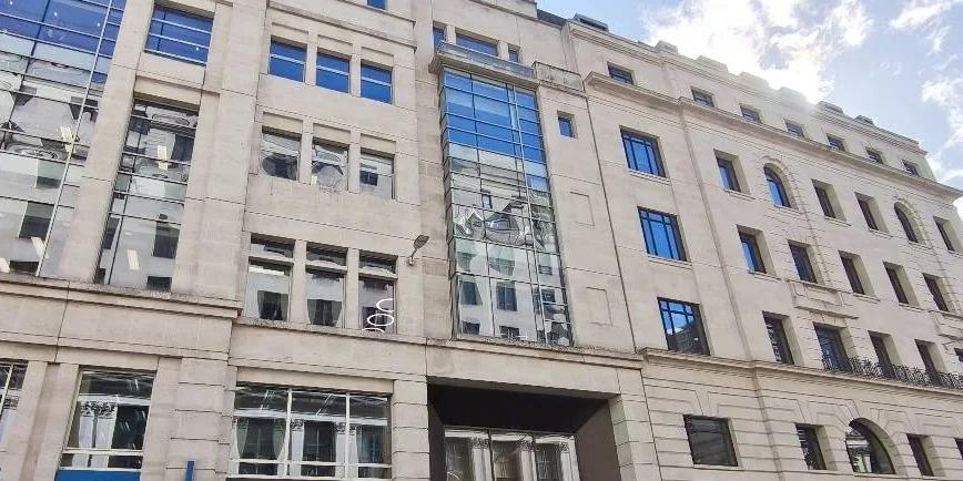从街上看 80 Cheapside。