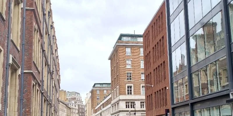 大楼的入口和正面。