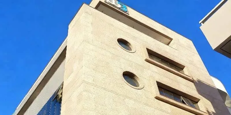 大楼内部。