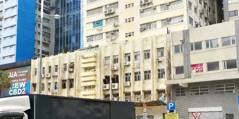 大楼的入口和正面。