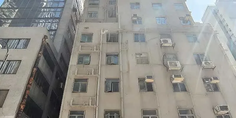 大楼的入口和正面。