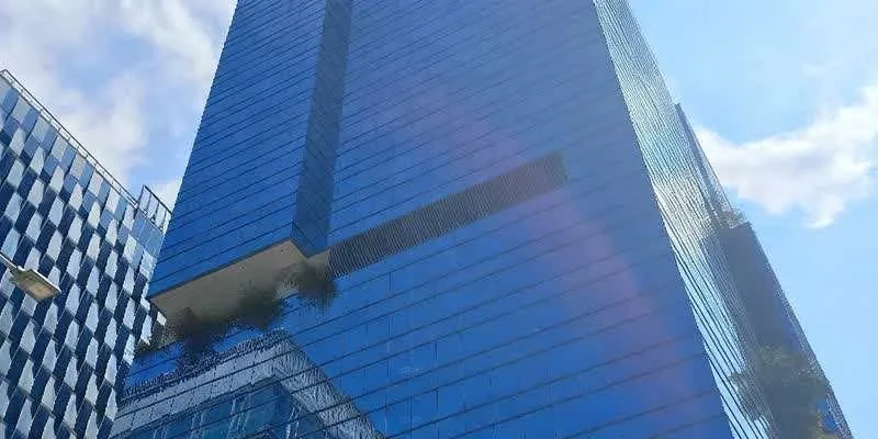 大楼的入口和正面。