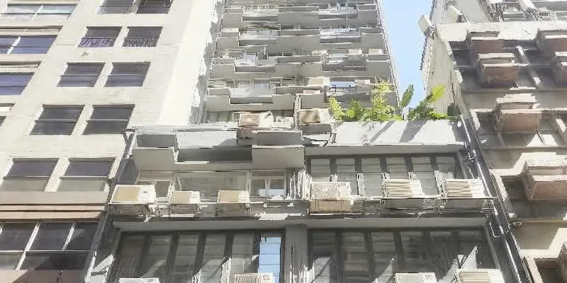 大楼的入口和正面。