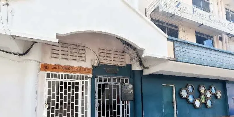 大樓的入口和正面。