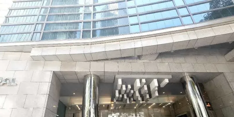 大樓的入口和正面。