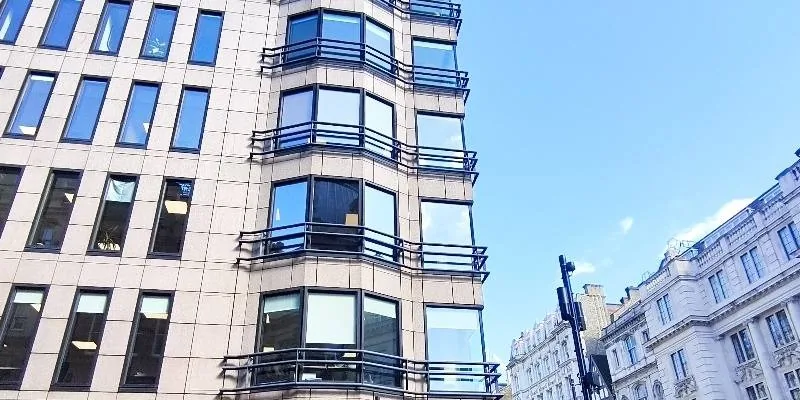 大樓的入口和正面。