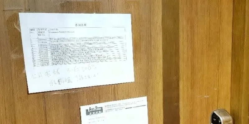 大樓的入口和正面。