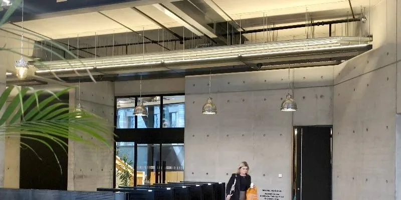 大樓內部。
