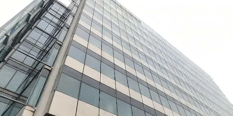 大樓的入口和正面。