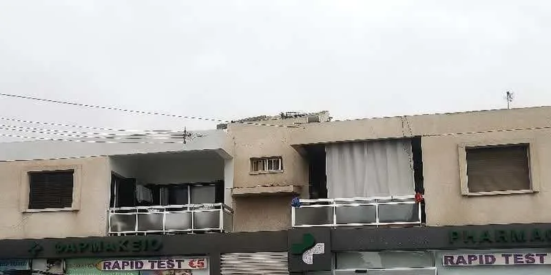 大樓的入口和正面。