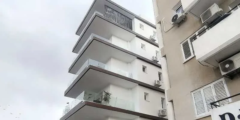 大樓的入口和正面。
