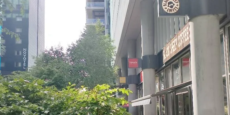 大樓的入口和正面。