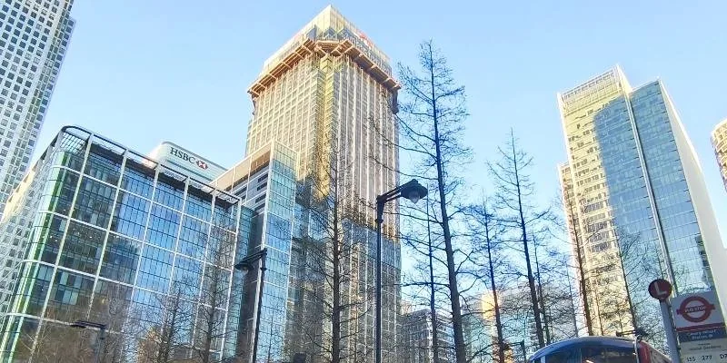 大樓的入口和正面。
