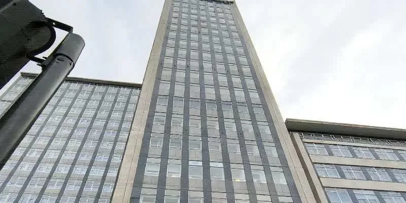 大樓的入口和正面。