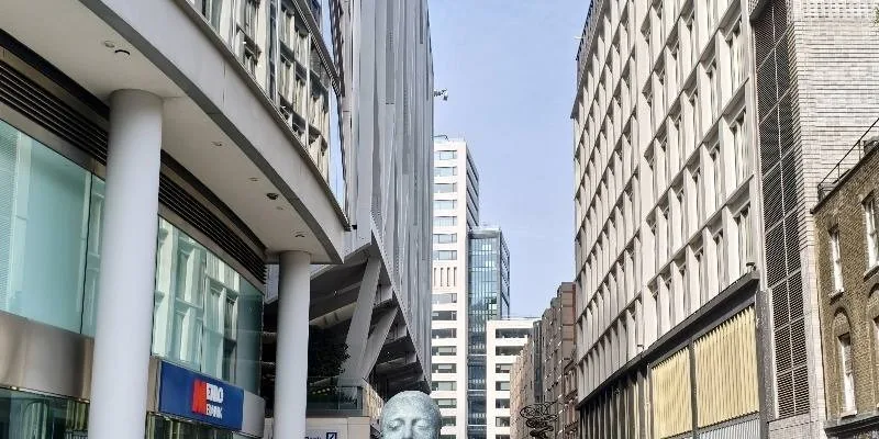 大樓的入口和正面。