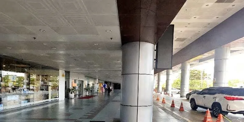 大樓的入口和正面。