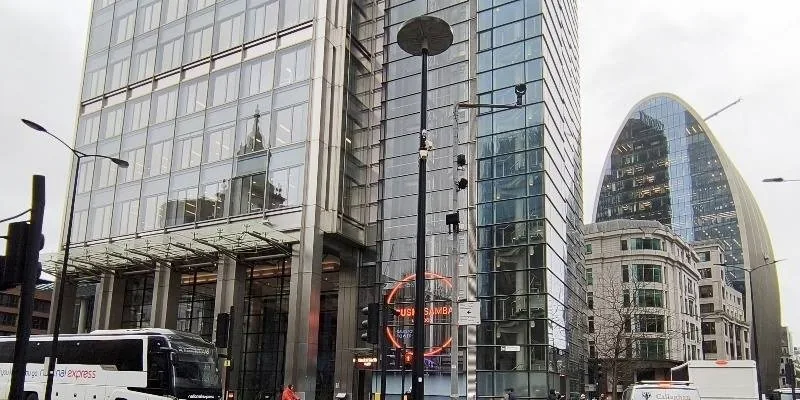 大樓的入口和正面。