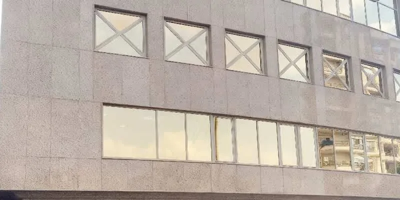 大樓的入口和正面。