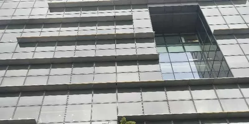 大樓的入口和正面。