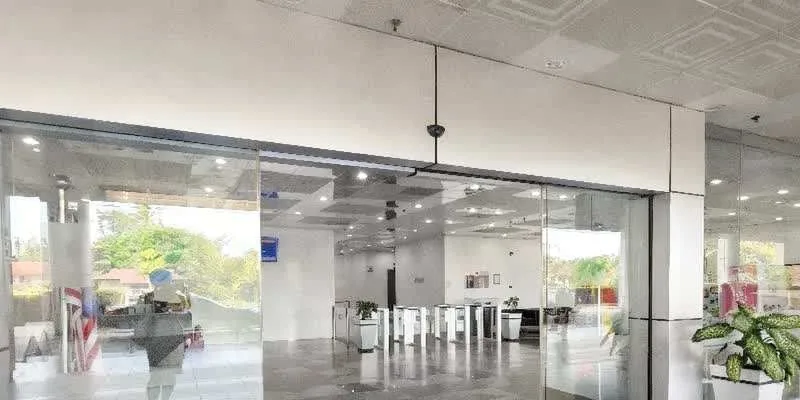 大樓的入口和正面。