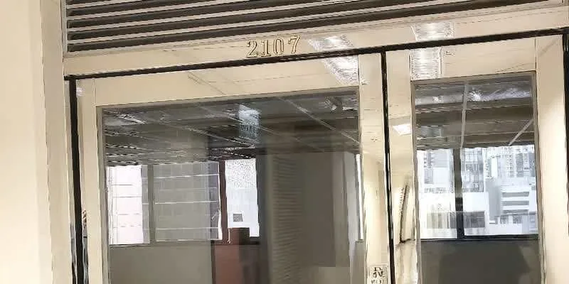 大樓的入口和正面。