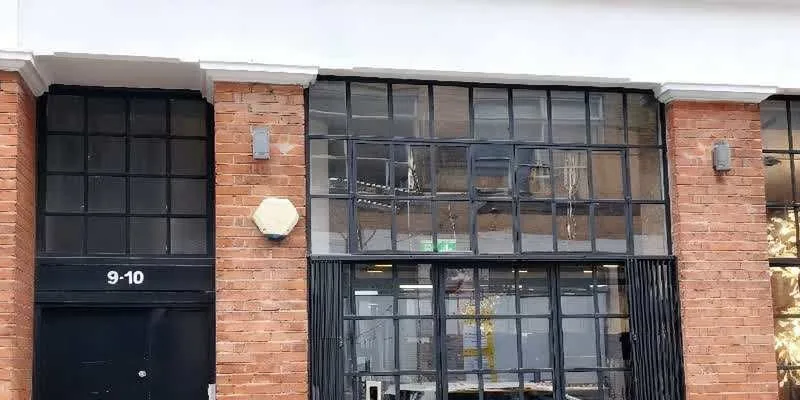 大樓內部。