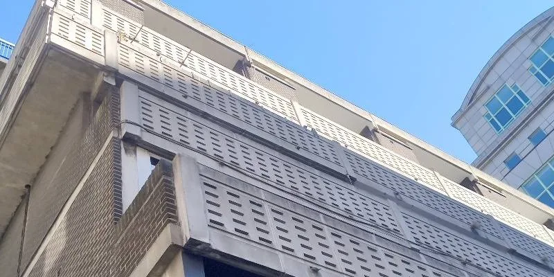 大樓的入口和正面。