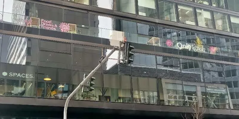 大樓的入口和正面。