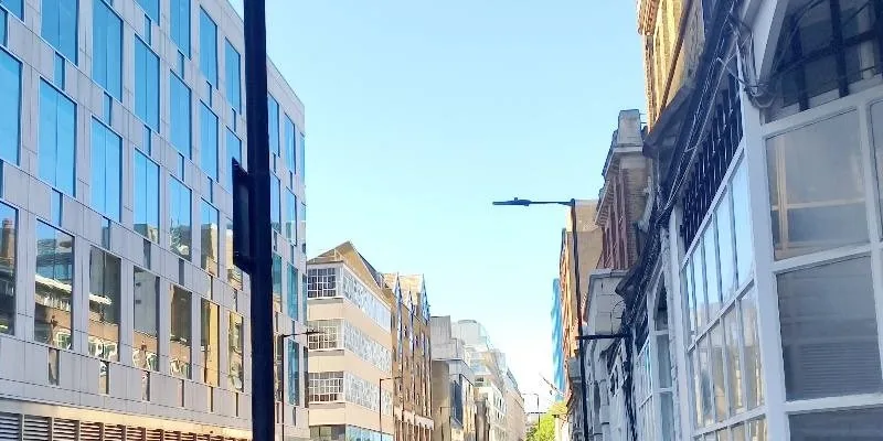 大樓的入口和正面。