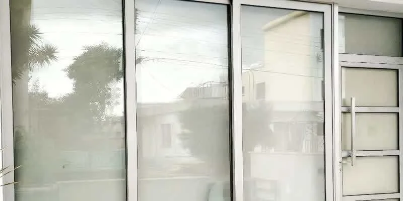 大樓的入口和正面。