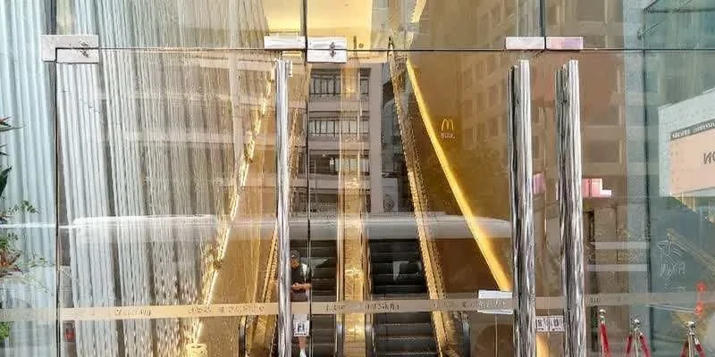 大樓的入口和正面。