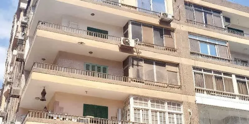 大樓的入口和正面。