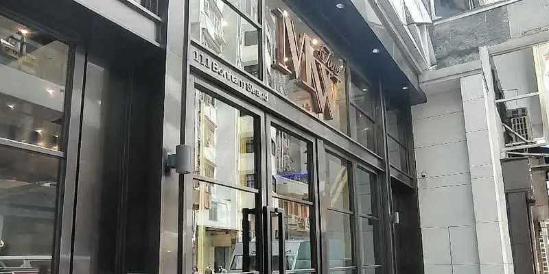 大樓的入口和正面。