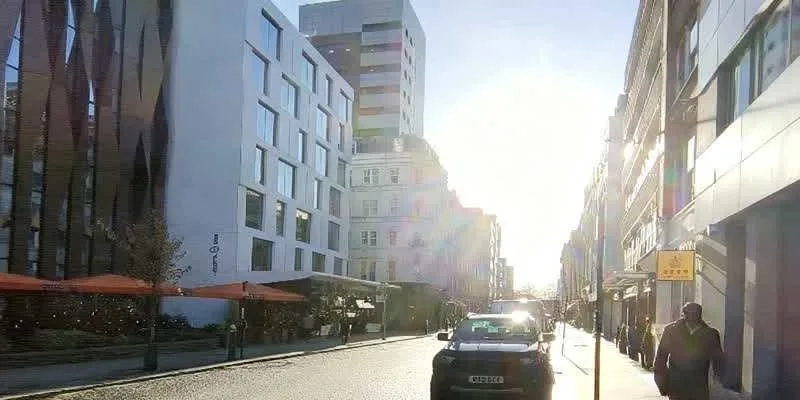 大樓的入口和正面。