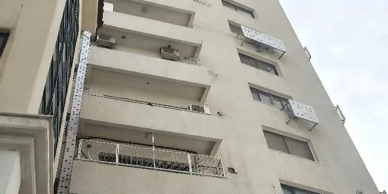 大樓的入口和正面。