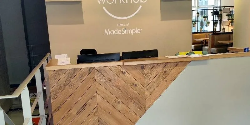 大樓的入口和正面。