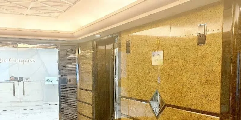 大樓的入口和正面。