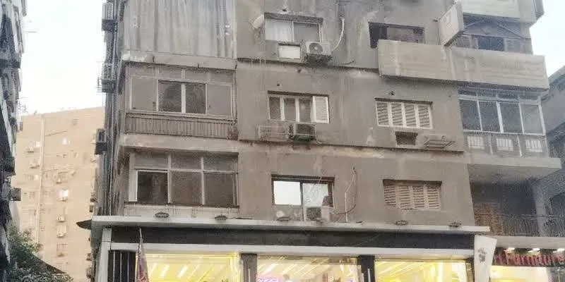 大樓的入口和正面。