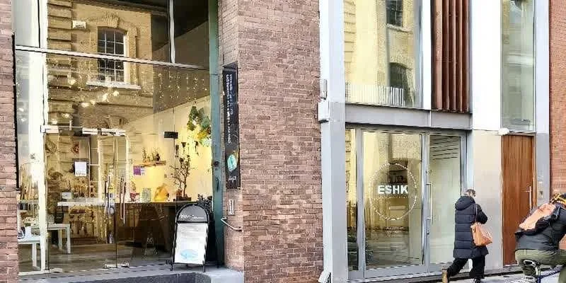 大樓的入口和正面。
