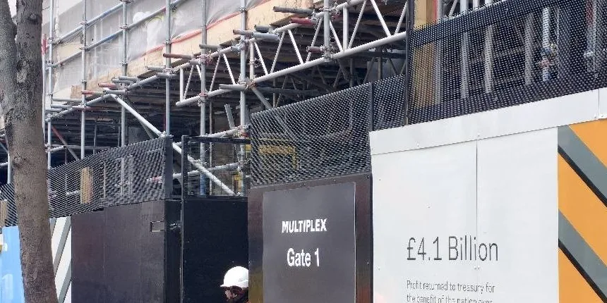 203 Pall Mall 大樓周圍的圍擋。