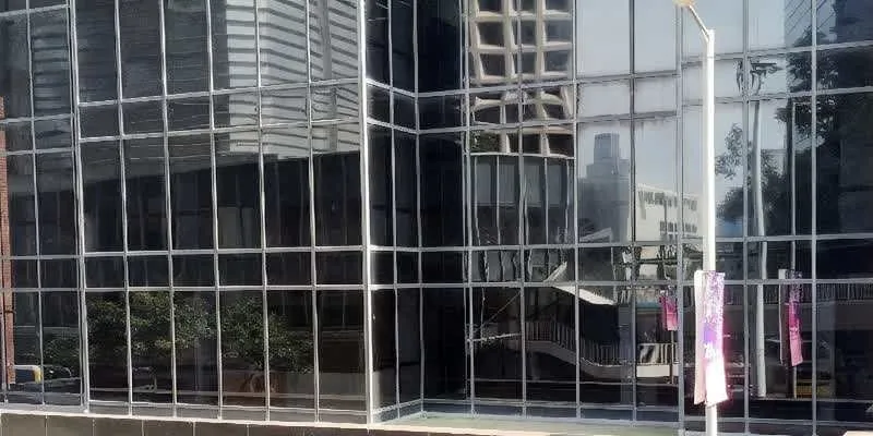 大樓的入口和正面。