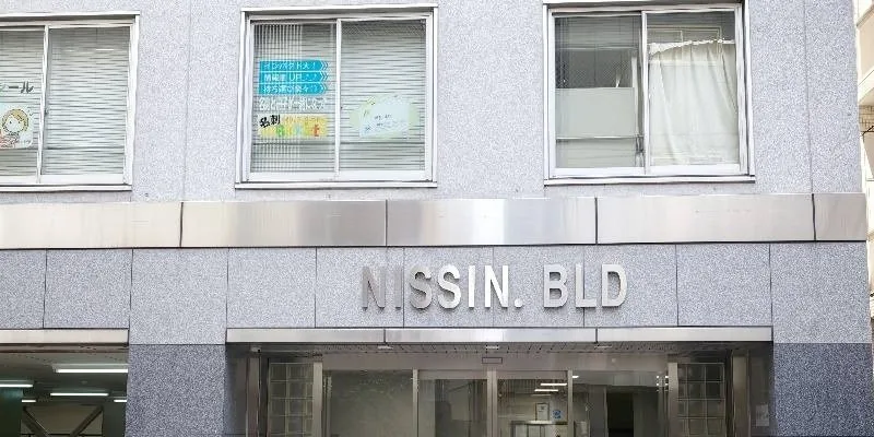 大樓的入口和正面。