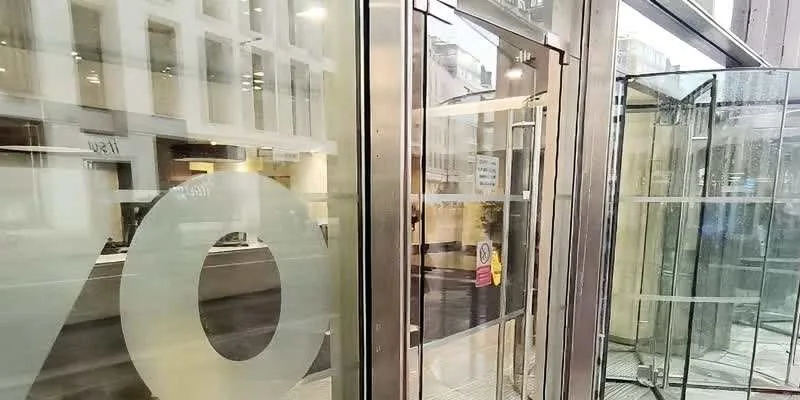 大樓的入口和正面。