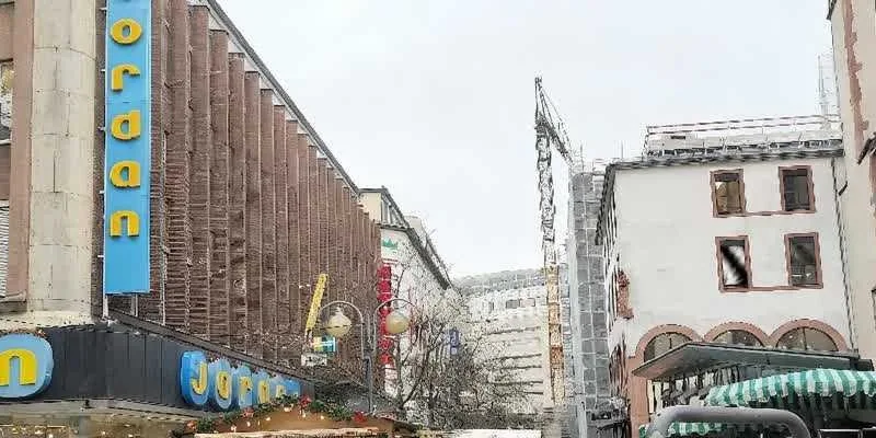 大樓的入口和正面。
