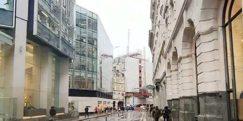 大樓的入口和正面。